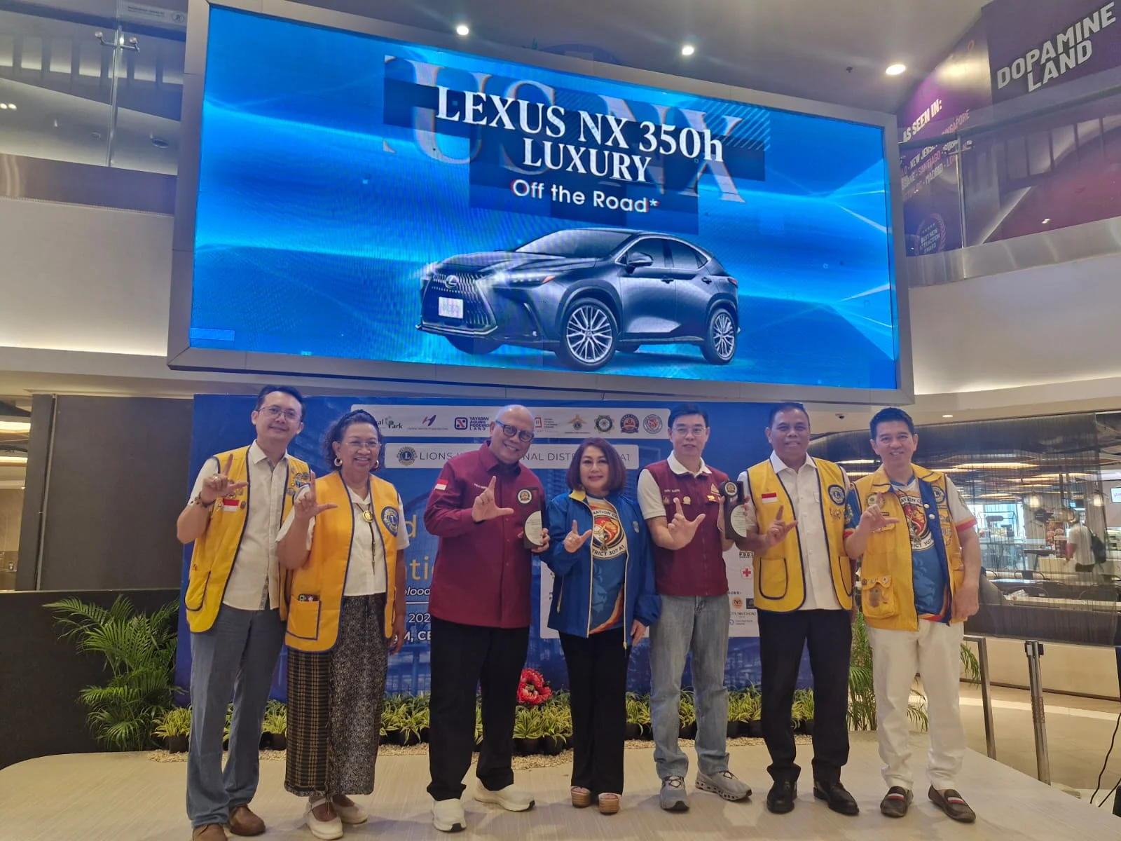 PDDI DKI Jakarta menerima penghargaan